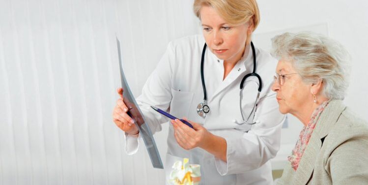 gydytojas skiria gydymą nuo apatinės nugaros dalies skausmo